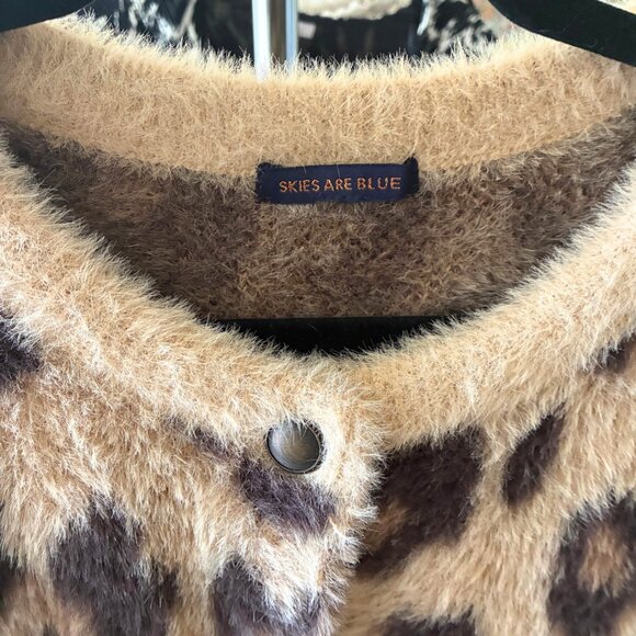 Skies Are Blue Fuzzy Leopard Cardigan Like New - Picture 4 of 4